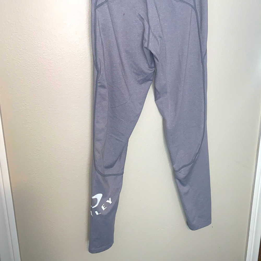 Grey oakley workout leggings